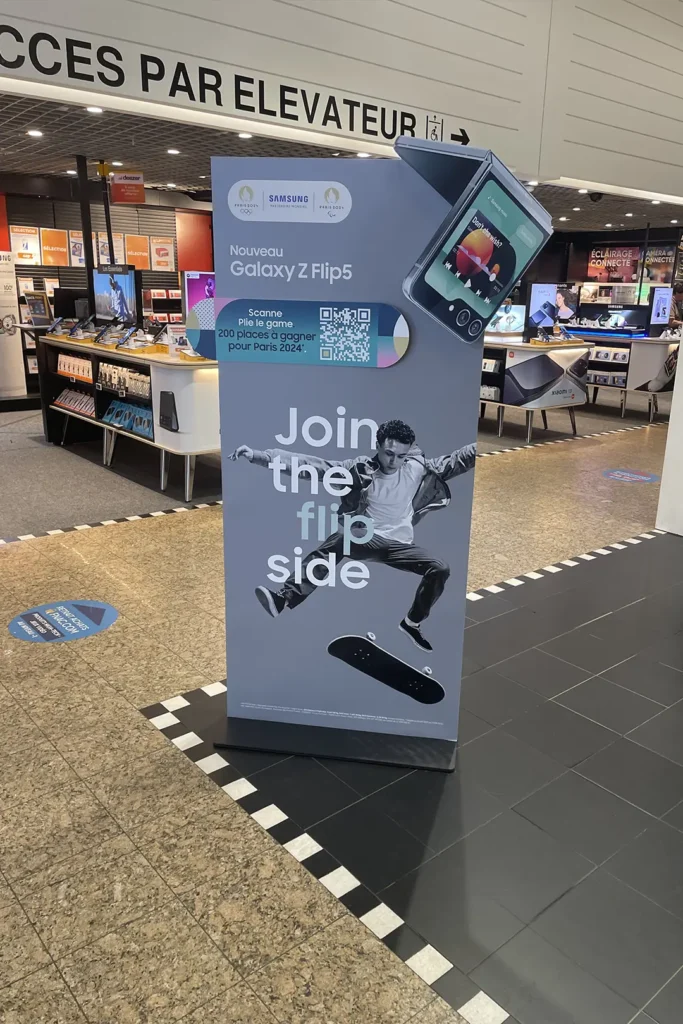 Conception de PLV pour Samsung par Comptoir Design Lab