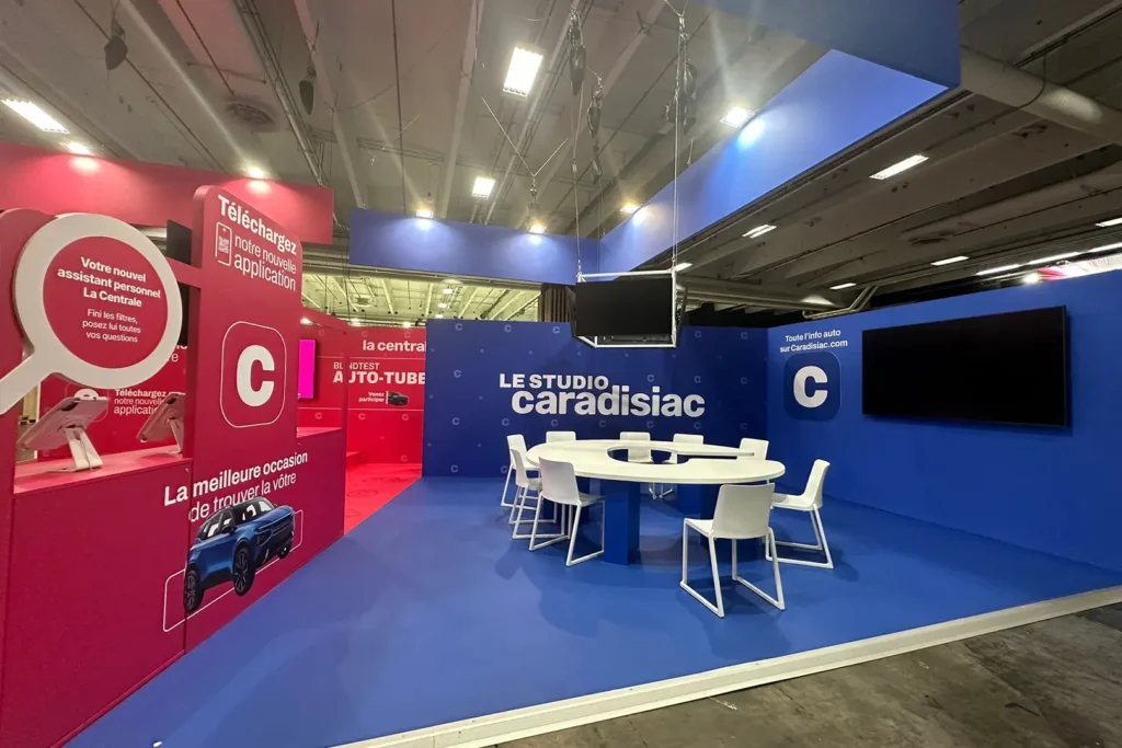 Stand Caradisiac au Salon de l'automobile de Paris 2024 par Comptoir Design Lab
