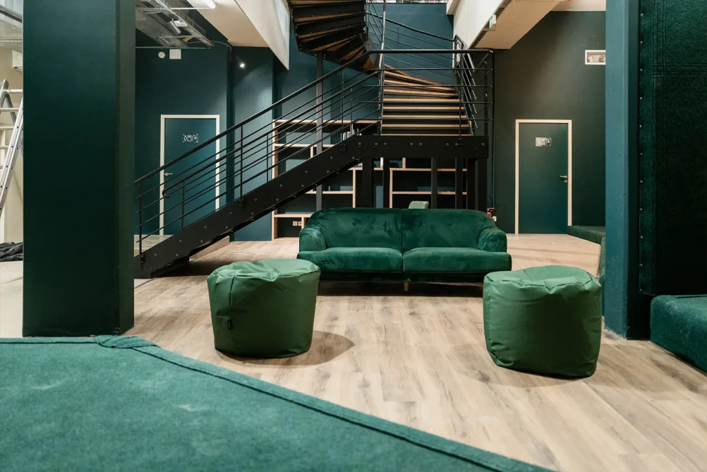 Architecture commerciale d'une salle d'accueil pour une salle d'escalade par Comtoir Design Lab