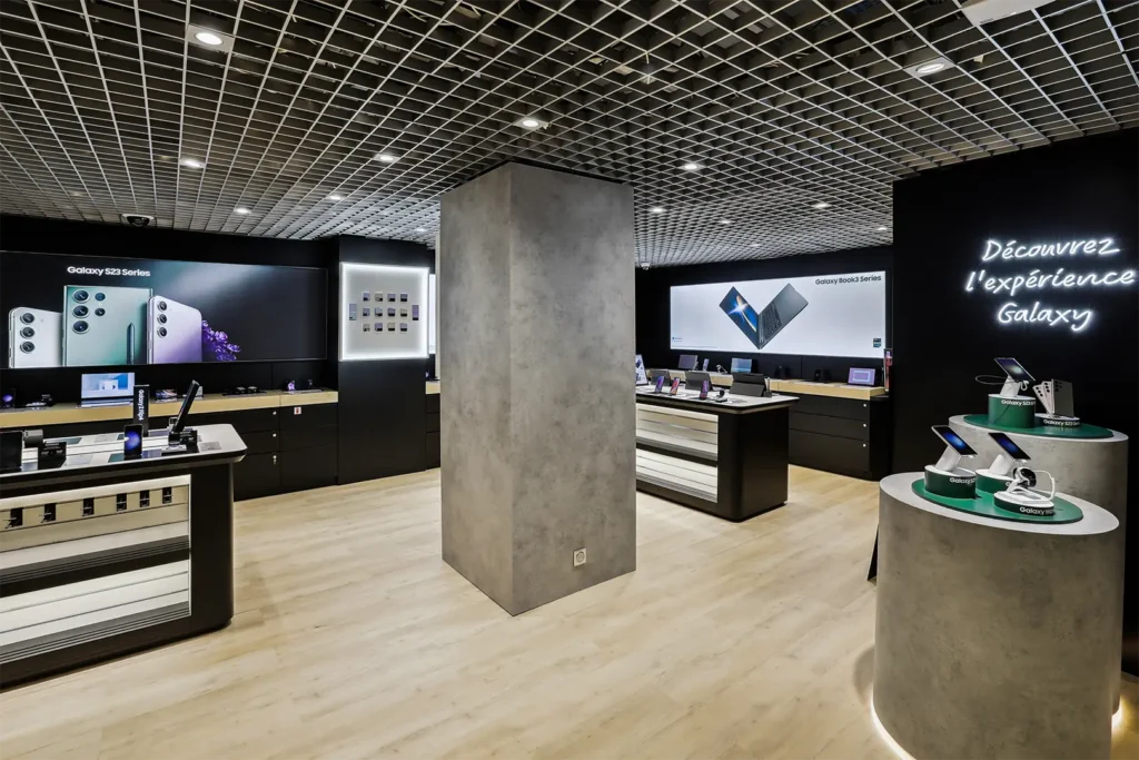 Agencement d'un espace Samsung à la Fnac par Comptoir Design Lab