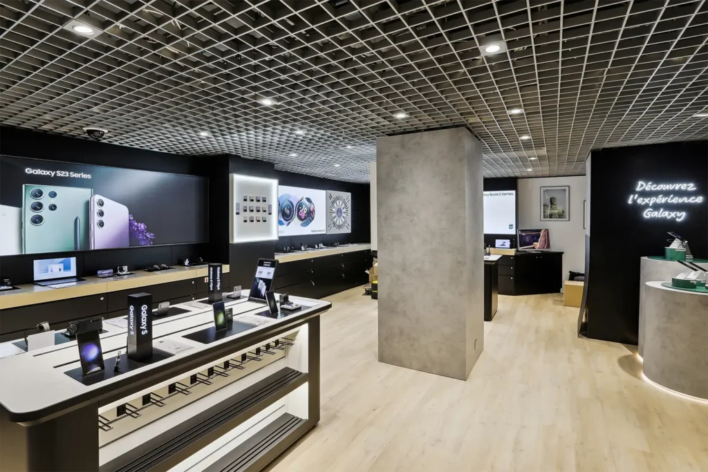Agencement d'un espace Samsung à la Fnac par Comptoir Design Lab