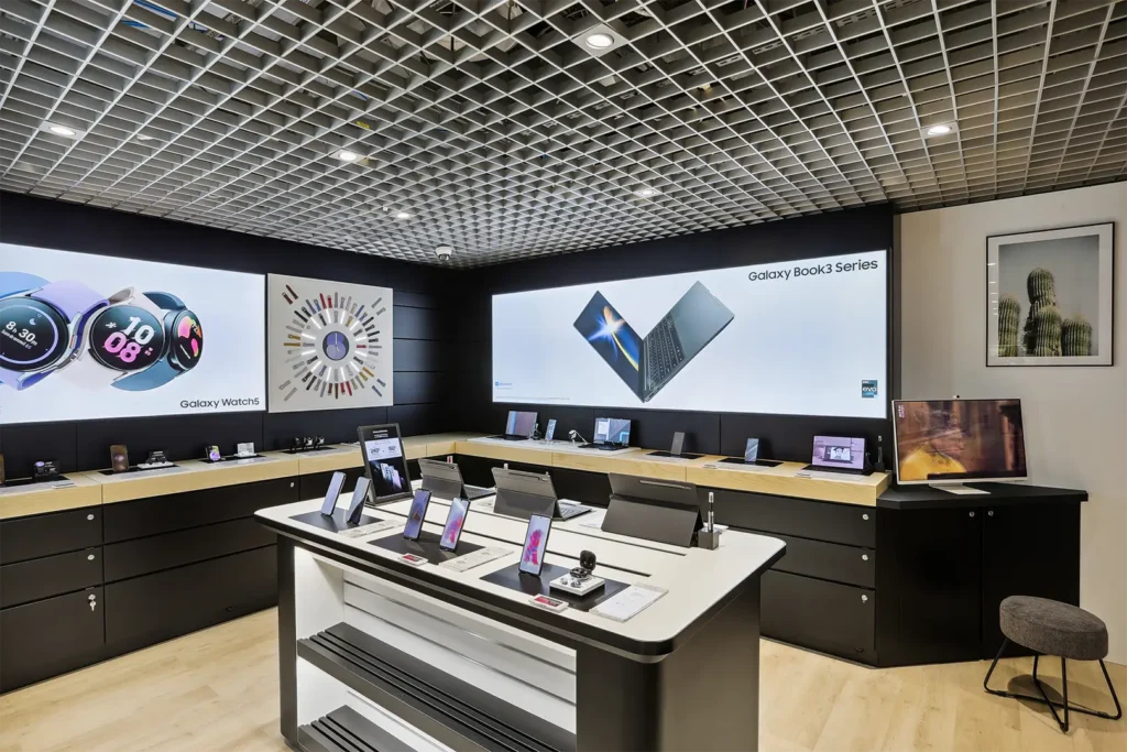 Agencement d'un espace Samsung à la Fnac par Comptoir Design Lab
