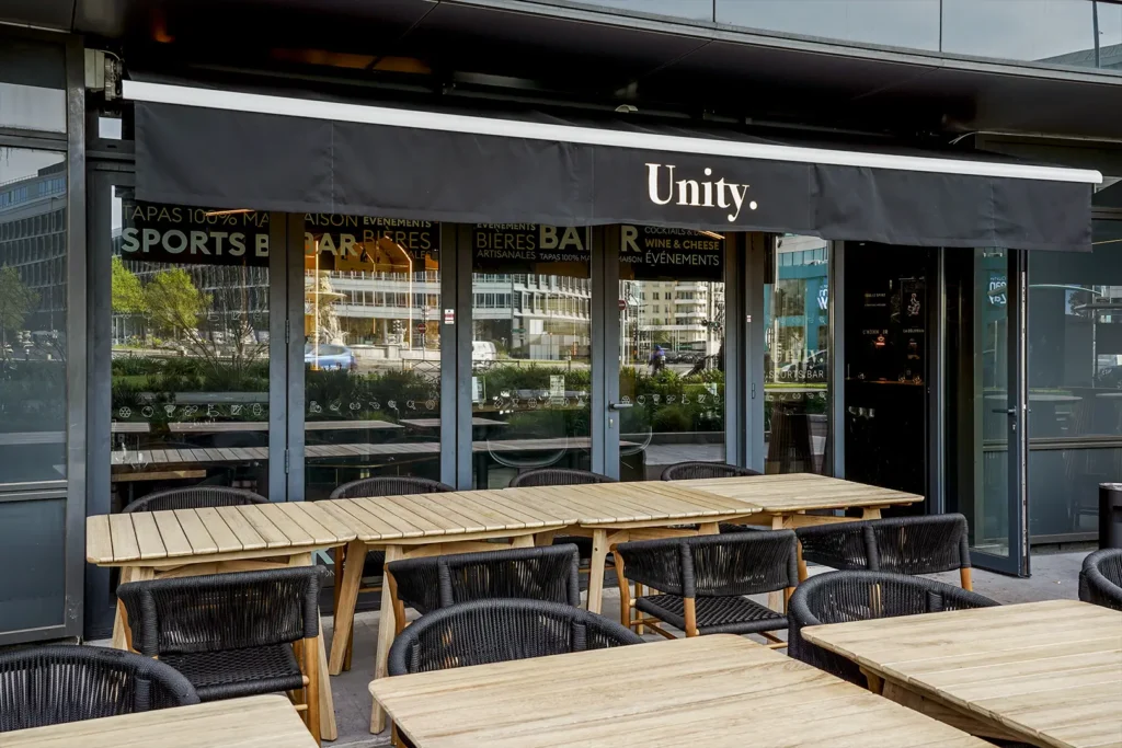 Agencement d'un bar restaurant sportif à Antony par l'agence Comptoir Design Lab